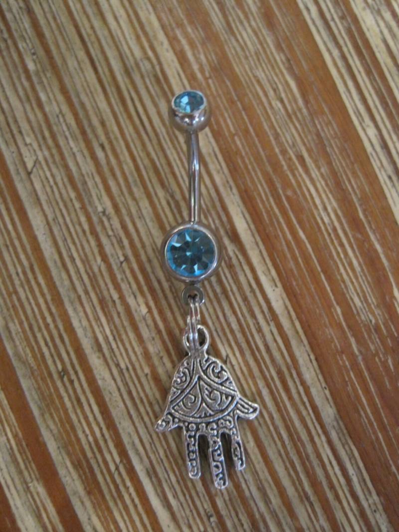 Bauchnabel Ring - Körperschmuck Hamsa Hand Mit Doppelten Lt. Blauen Edelsteinen von BriellesJewels