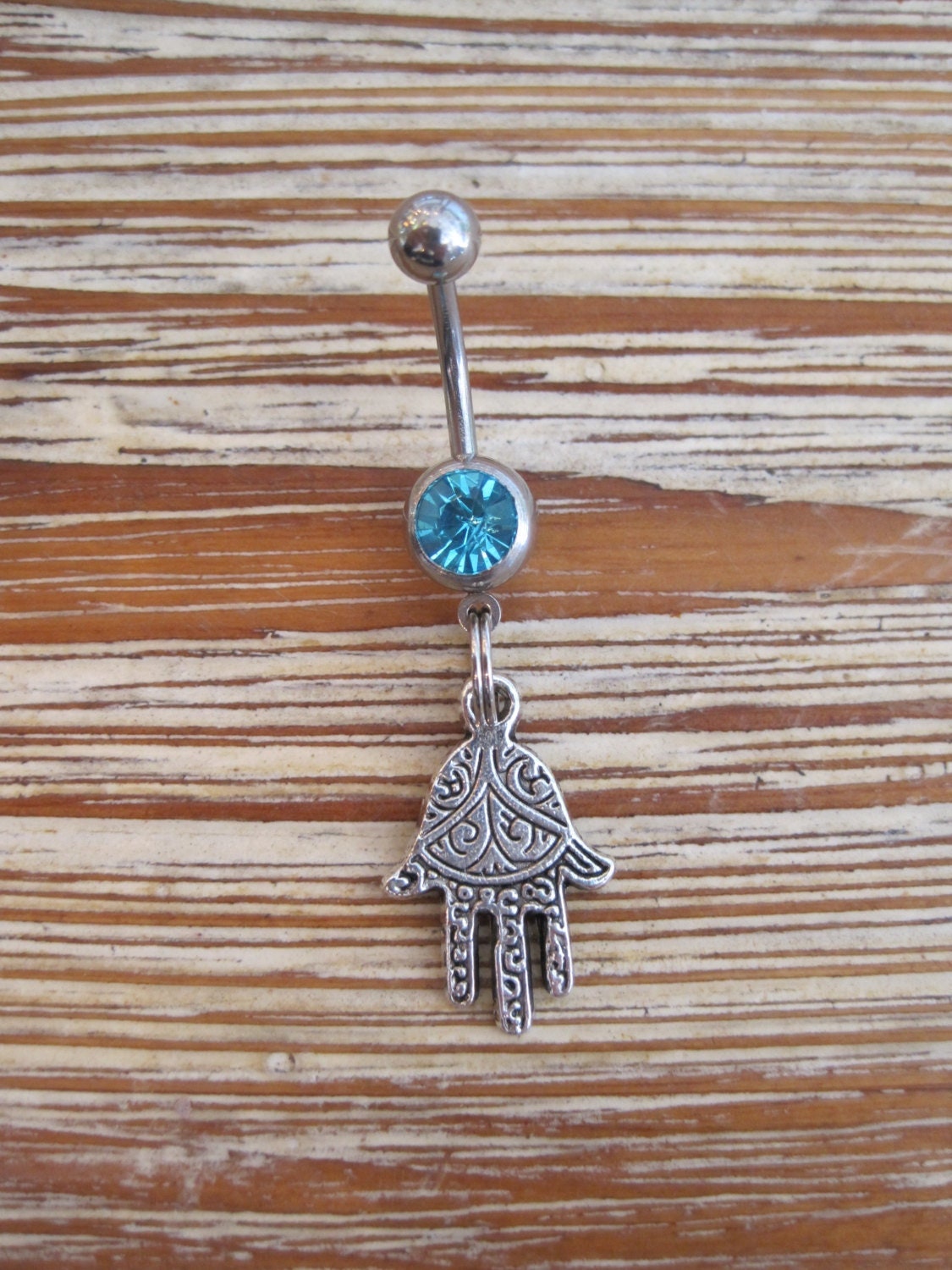Bauchnabel Ring - Körperschmuck Hamsa Hand Mit Lt. Blau Edelstein Bauchnabel Ring - Körperschmuck Hamsa Hand Mit Lt. Blau Edelstein von BriellesJewels
