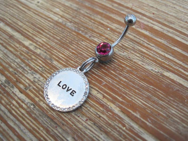 Bauchnabel Ring - Körperschmuck Love Medaillon Mit Strass Und Rosa Edelstein Belly von BriellesJewels