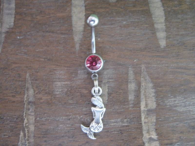 Bauchnabel Ring - Körperschmuck Meerjungfrau Mit Dunkel Rosa Edelstein von BriellesJewels