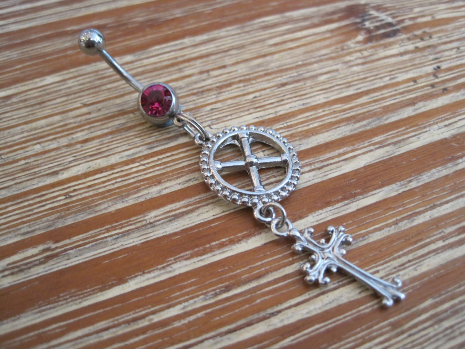 Bauchnabel Ring - Körperschmuck Silber Kreuz Mit Metall Rad Und Rosa Edelstein Bauch Bauchnabel Ring - Körperschmuck Silber Kreuz Mit Metall Rad Und Rosa Edelstein Bauch von BriellesJewels