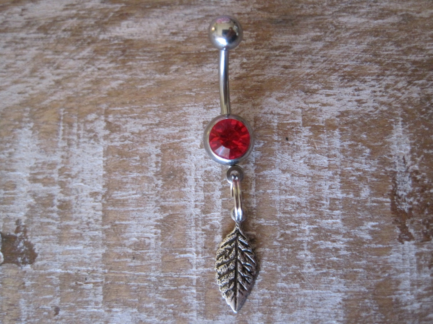 Belly Button Ring - Körperschmuck Feder Mit Rotem Schmuckstein Bauchnabel Belly Button Ring - Körperschmuck Feder Mit Rotem Schmuckstein Bauchnabel von BriellesJewels