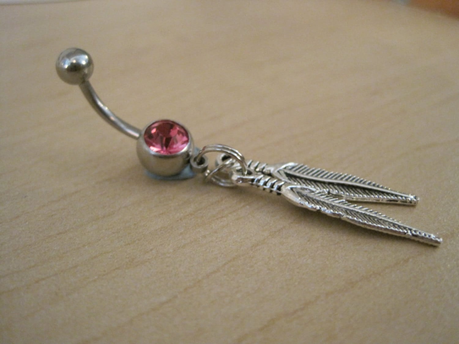 Belly Button Ring - Körperschmuck Federn Mit Rosa Edelstein Bauchnabel Belly Button Ring - Körperschmuck Federn Mit Rosa Edelstein Bauchnabel von BriellesJewels