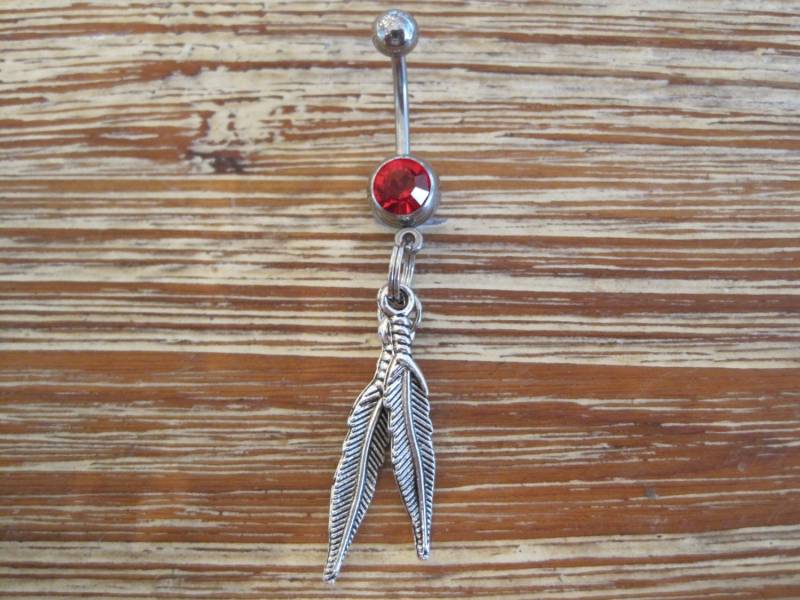 Belly Button Ring - Körperschmuck Federn Mit Rotem Schmuckstein-Bauchnabel von BriellesJewels