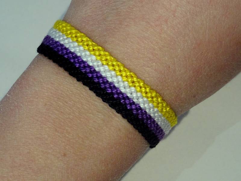 Nonbinary Pride Flag Armband - Freundschaft Handgewebt Liebe Geschenkidee Support Hippie Boho Respekt Bewusstsein Makramee Nonbinary Lgbtq Nonbinary Pride Flag Armband - Freundschaft Handgewebt Liebe Geschenkidee Support Hippie Boho Respekt Bewusstsein Makramee Nonbinary Lgbtq von BrightGoodieShop