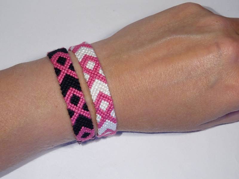 Pink Ribbon Armband - Freundschaftsarmband, Brustkrebs-Bewusstsein, Handgefertigt, Makramee, Geschenk, Überlebende, Statement, Respekt Pink Ribbon Armband - Freundschaftsarmband, Brustkrebs-Bewusstsein, Handgefertigt, Makramee, Geschenk, Überlebende, Statement, Respekt von BrightGoodieShop