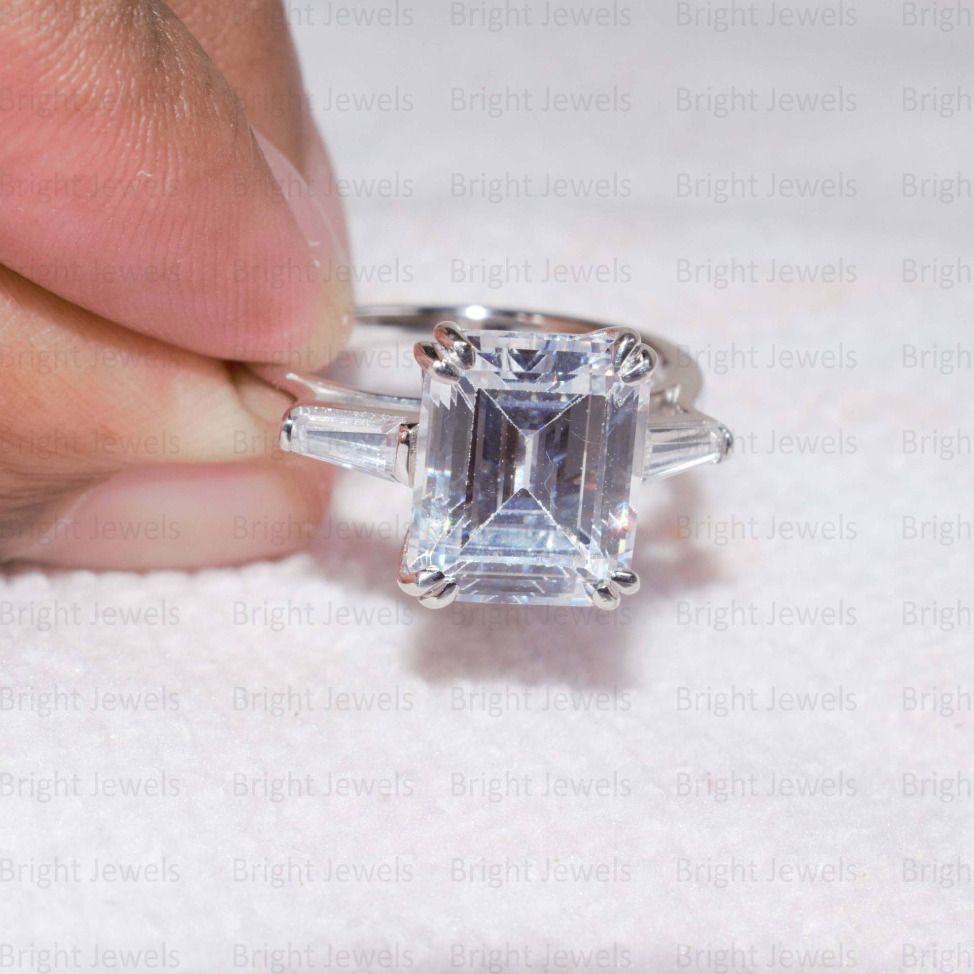 Drei Stein Smaragdschliff Moissanite Verlobungsring, Ehering, Ring, Jahrestagsgeschenk Für Frauen, Geschenk Sie von BrightjewelsCo