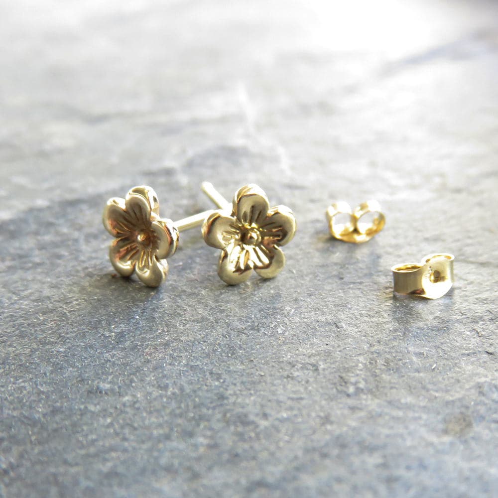 14K Gold Kirschblüten Ohrstecker Kleine Florale Sakura Ohrstecker 14K Gold Kirschblüten Ohrstecker Kleine Florale Sakura Ohrstecker von Brightsmith
