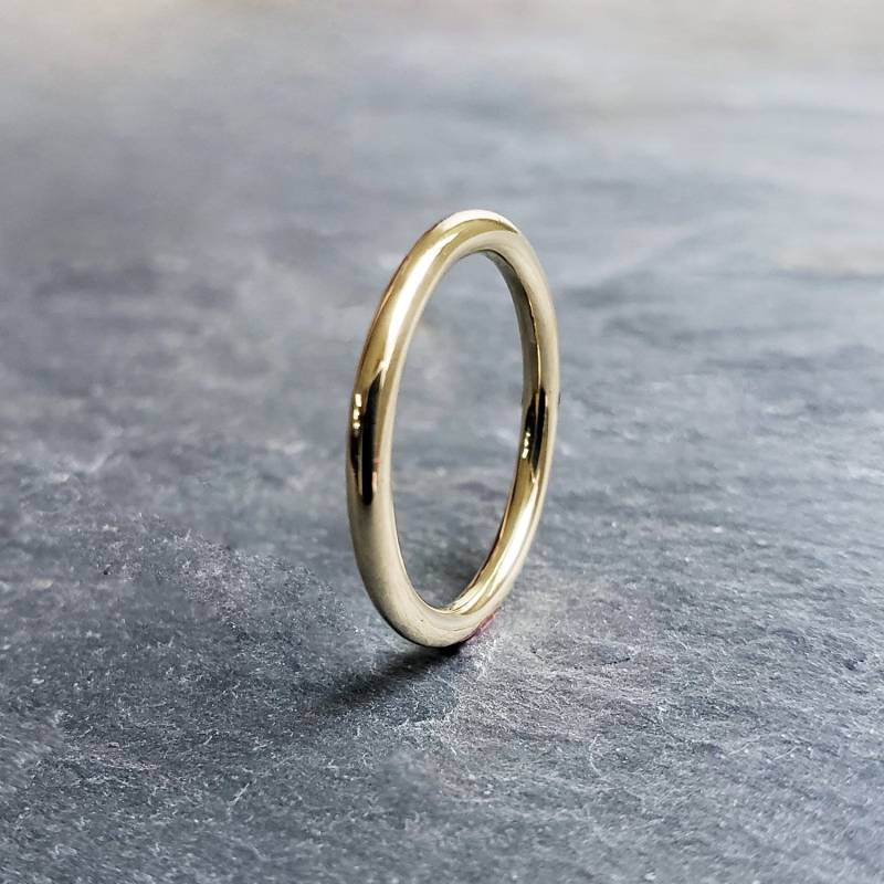 2 Mm 18K Gold Ehering Handgemachte Glatte, Gehämmerte Oder Matte Oberfläche 2 Mm 18K Gold Ehering Handgemachte Glatte, Gehämmerte Oder Matte Oberfläche von Brightsmith