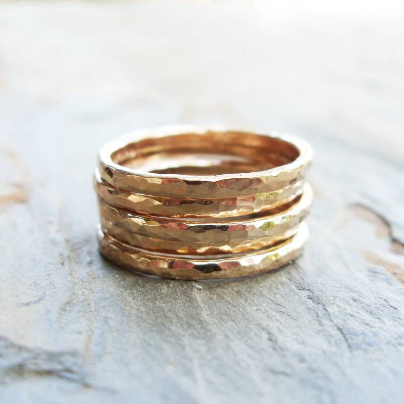 Fünf Goldene Ringe - Gf Edition Set Gehämmerter Gold Fill Stapelringe Fünf Goldene Ringe - Gf Edition Set Gehämmerter Gold Fill Stapelringe von Brightsmith