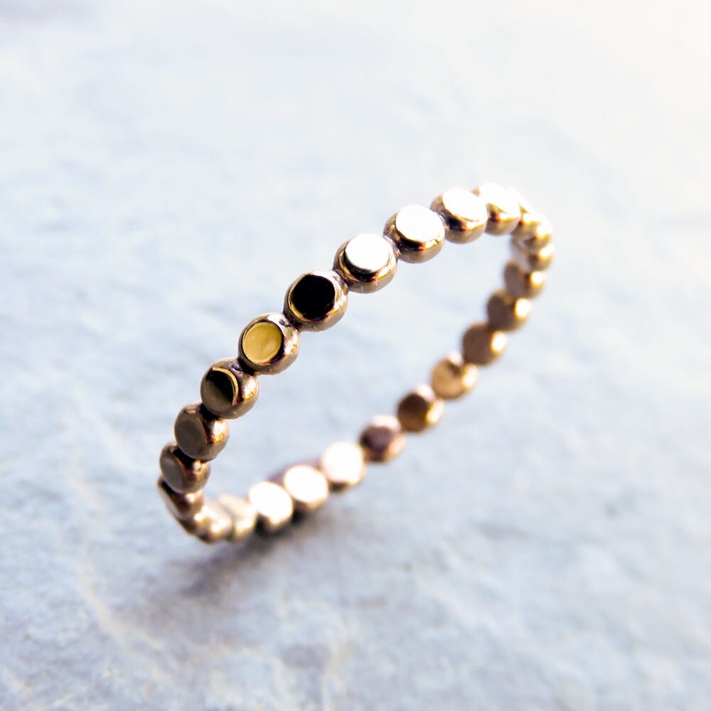 Gold Fill Perlen Stapelring Gepunktetes Eternity Band Gold Fill Perlen Stapelring Gepunktetes Eternity Band von Brightsmith