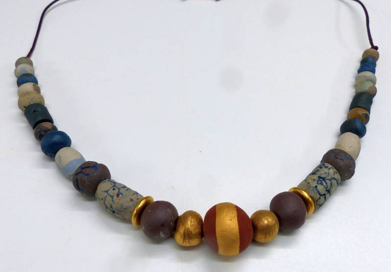 Keramik Halskette Aus Selbstgefertigten Steinzeug - Und Porzellanperlen in Blau-Weiß-Gold Keramik Halskette Aus Selbstgefertigten Steinzeug - Und Porzellanperlen in Blau-Weiß-Gold von BrigittePeglow