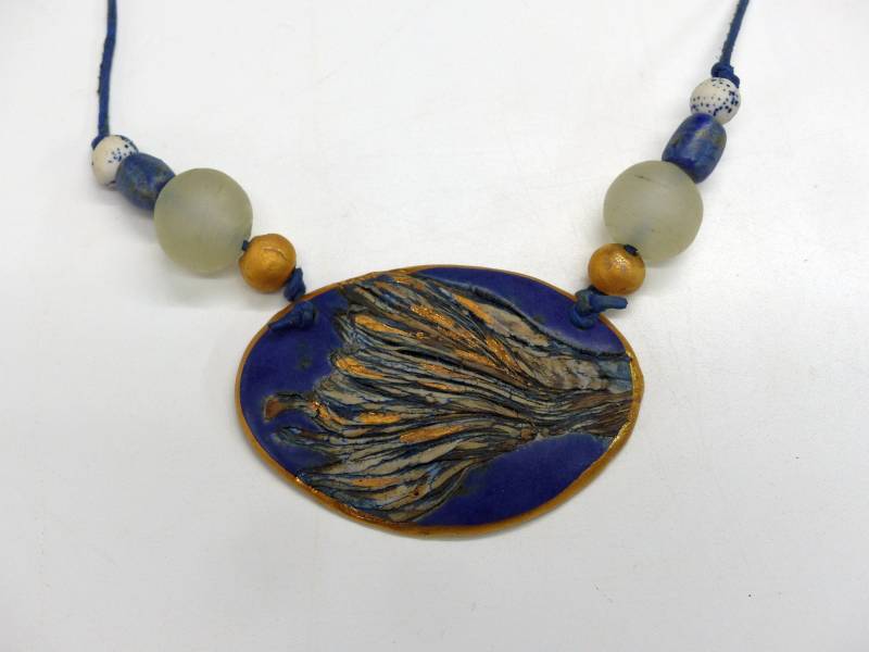 Keramikkette Mit Ovalem Anhänger, Z T. Vergoldet/Besonderes Weihnachtsgeschenk von BrigittePeglow