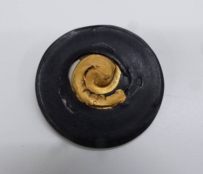 Porzellanbrosche, Schwarz-Gold Porzellanbrosche, Schwarz-Gold von BrigittePeglow