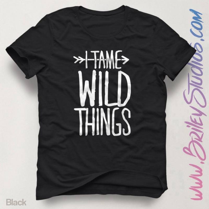 Ich Zähme Wilde Dinge Erwachsenen-T-Shirt, Wild One, Passende Familienkleidung, Personalisiertes Geschenk, Eltern Von Kleinkindern von BrileyStudios