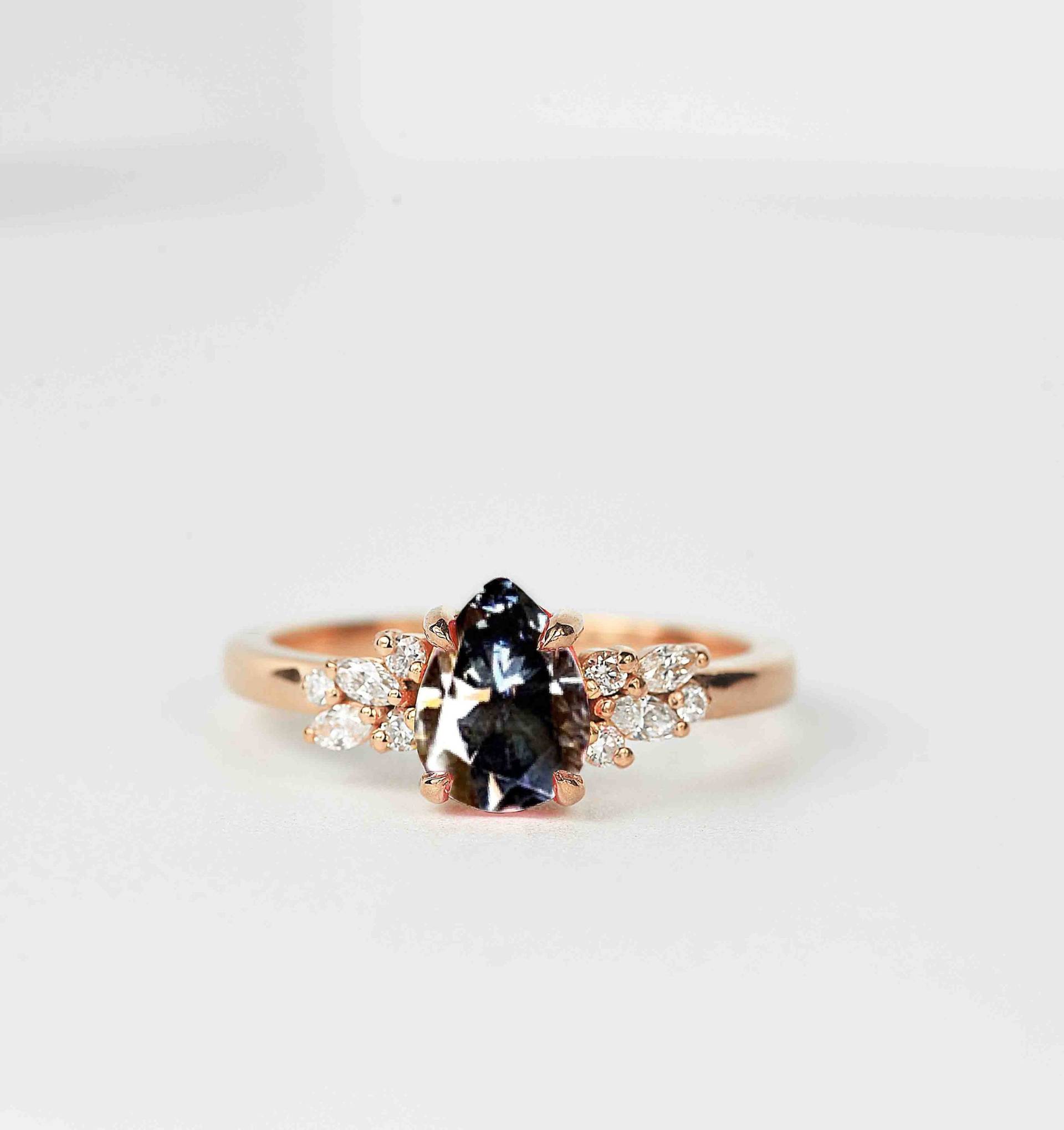 Birne Grau Moissanite Verlobungsring | Einzigartige Und Weiße Diamant-Cluster-Ring Hochzeit Braut Ring 9K/14K/18K Rose Gold von BrilliantRings