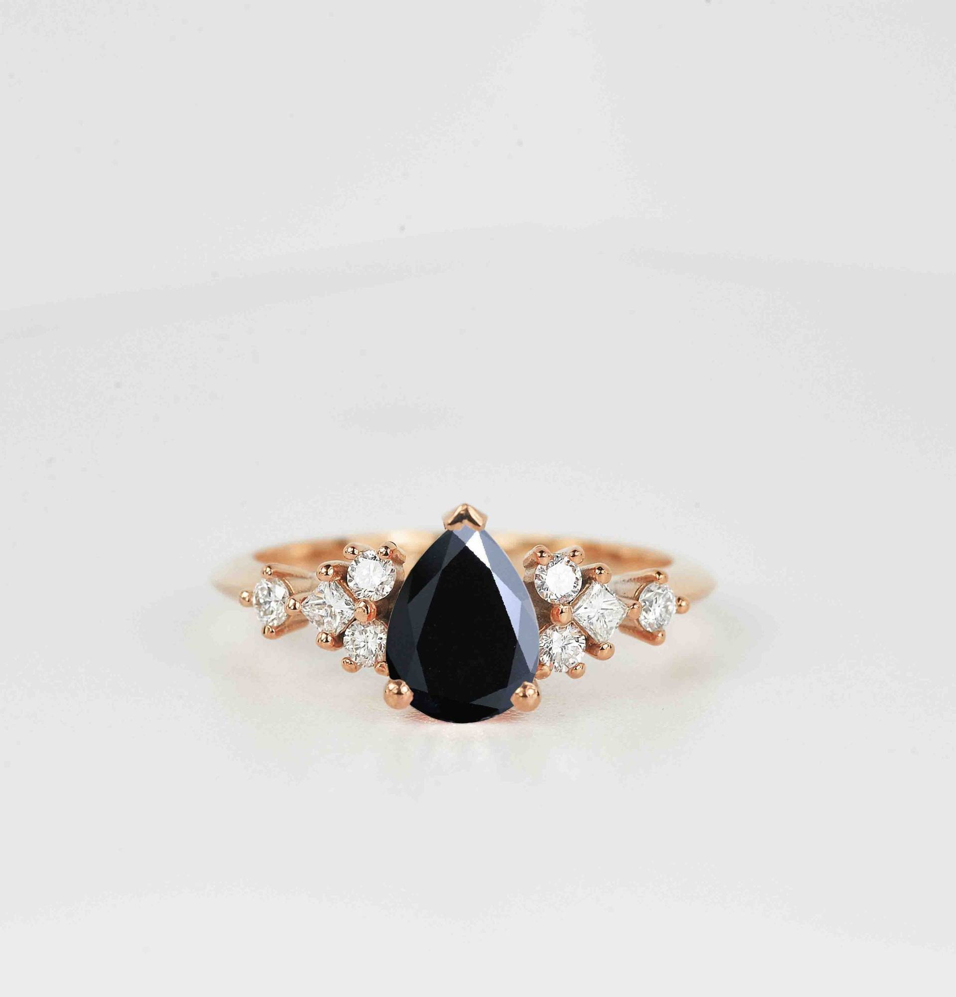 Birne Schwarz Diamant Vintage Verlobungsring | Prinzessin Geschnitten Und Runde Zierlichen Ring Ehering Art-Deco-Versprechen von BrilliantRings