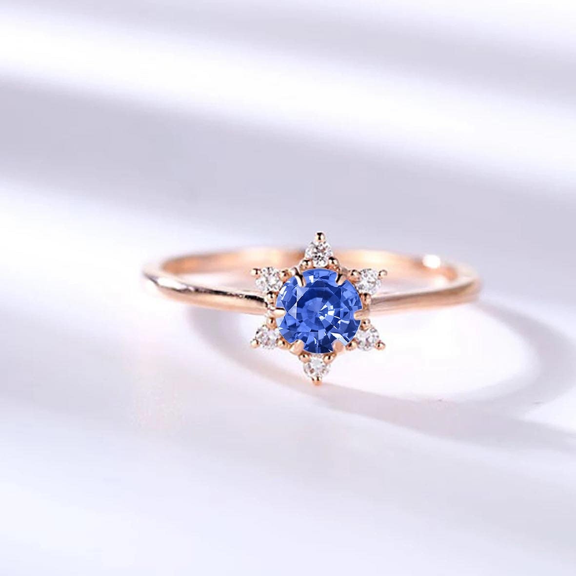 Hellblauer Saphir Und Sechs Runde Diamant Cluster Ring | Braut Versprechen Verlobungsring Eleganter Ehering von BrilliantRings