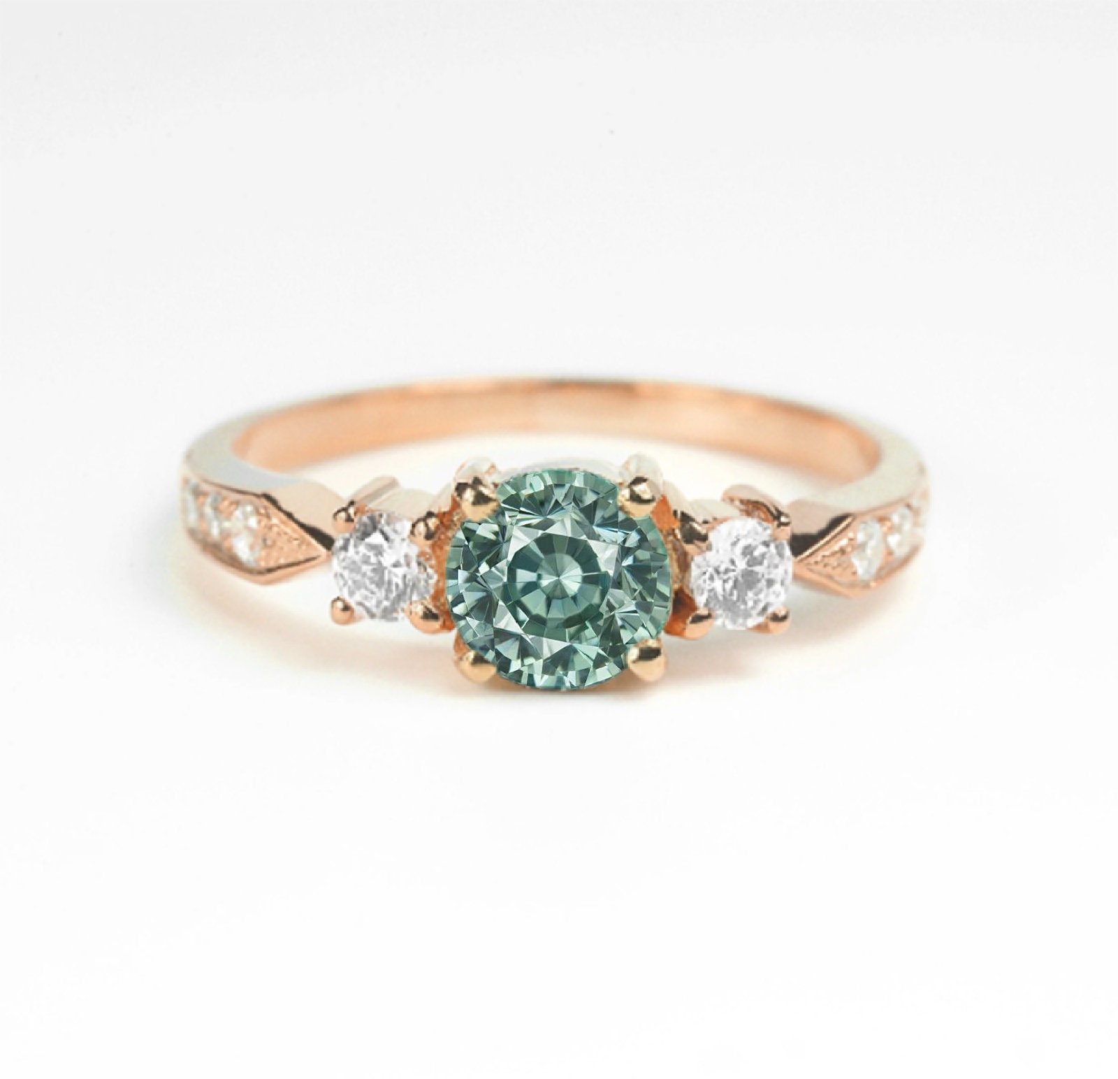 Ice Mint Grüner Saphir Und Diamant Versprechen Ring | Edler Art Deco Zierliche in 9K/14K/18K Roségold Oder Platin Für Sie von BrilliantRings