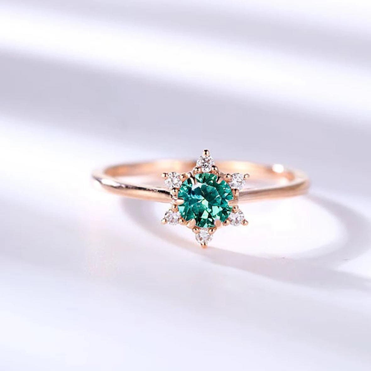 Mintgrüner Saphir Und Sechs Runde Diamant Cluster Ring | Braut Versprechen Verlobungsring Eleganter Ehering von BrilliantRings