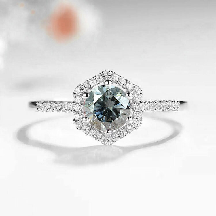 Runder Grauer Moissanit Six Prongs Art Deco Verlobungsring | Zierliche Ringe Zur Hochzeit Und Verlobung Versprechen Eleganter Diamantring in Roségold von BrilliantRings