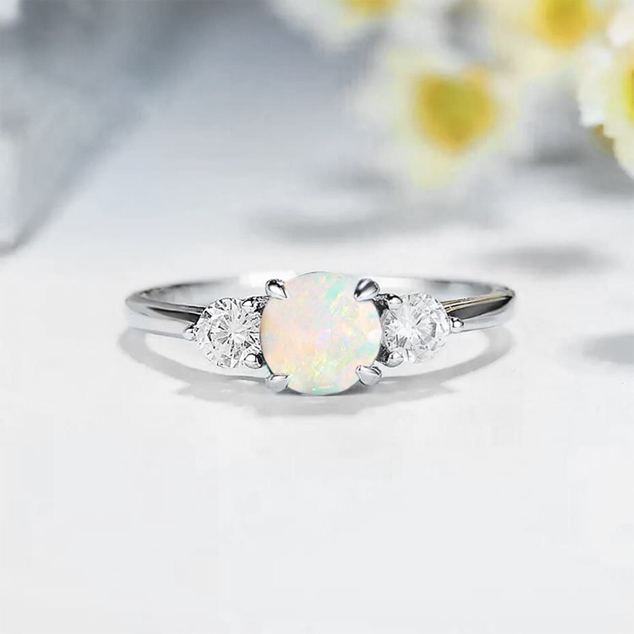 Runder Opal Verlobungsring in Weißgold | Natürlicher Und Diamant Multi-stein Art Deco Ring Für Sie von BrilliantRings