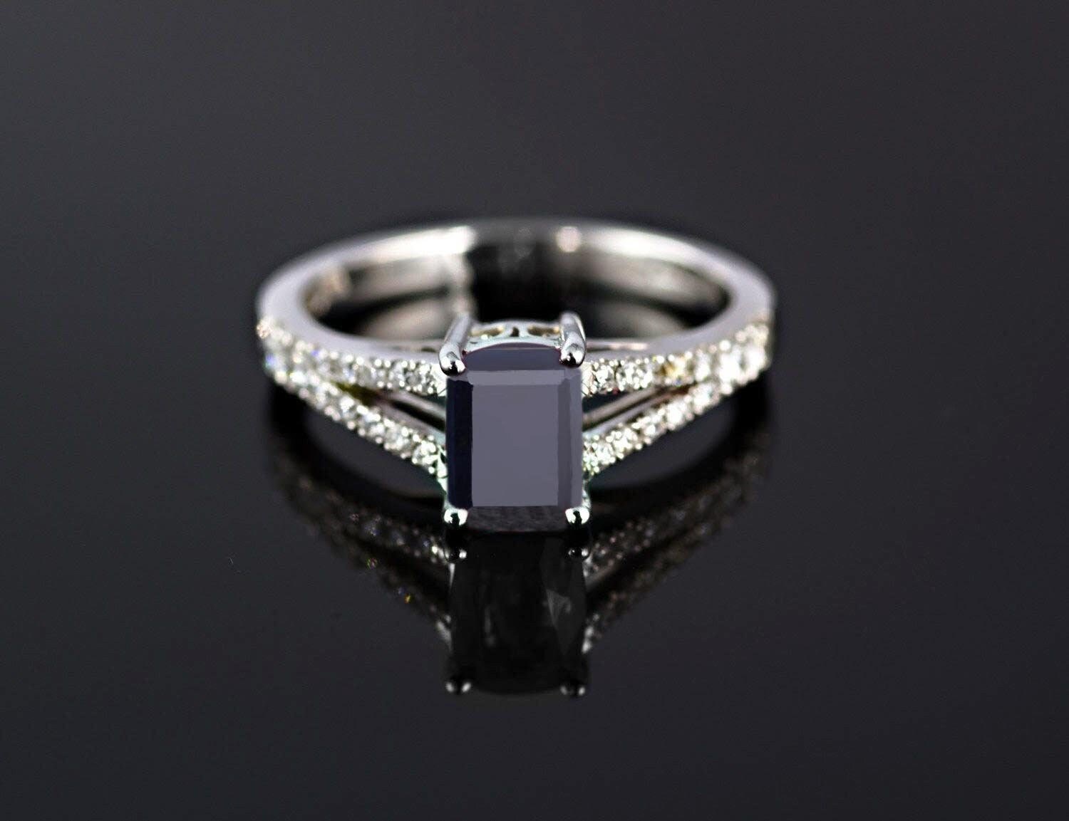 Smaragdschliff Schwarzer Diamant Und Weißer Zierliche Ring | Art Deco Verlobungsring Smaragdschliffring in 9K/14K/18K Roségold von BrilliantRings