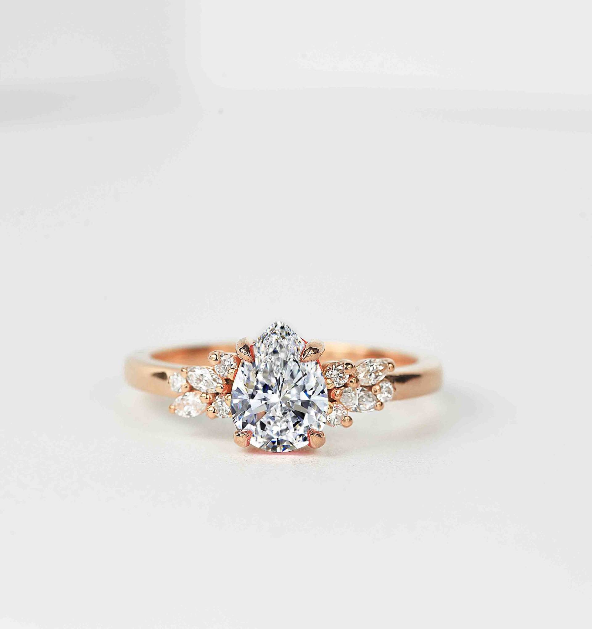 Weißer Moissanit Verlobungsring | Einzigartiger Tropfen Und Weißer Diamant Ring Hochzeit Braut 9K/14K/18K Rosegold von BrilliantRings