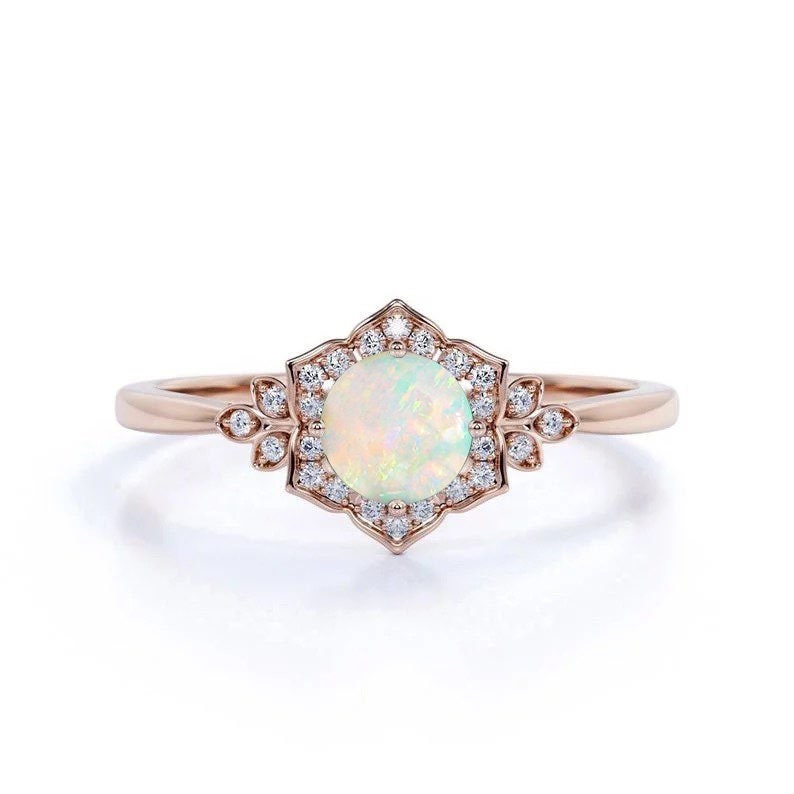 Weißer Opal Und Runder Diamant Cluster Ring | Art Deco Inspirierter Zierliche Verlobungsring 9K, 14K, 18K Rose/Weißgold Brautring Für Sie von BrilliantRings