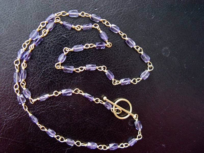 24K Gold Vermeil Sterling Silber Iolith Zierliche Halskette 18"Verstellbar Draht Gewickelt Toggle 24K Gold Vermeil Sterling Silber Iolith Zierliche Halskette 18"Verstellbar Draht Gewickelt Toggle von Brilliantikk