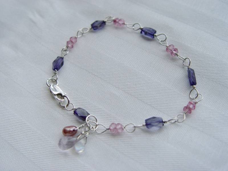 sterling Silber Facettierter Iolith & Pink Topas Zierliches Armband Wire Wrap sterling Silber Facettierter Iolith & Pink Topas Zierliches Armband Wire Wrap von Brilliantikk