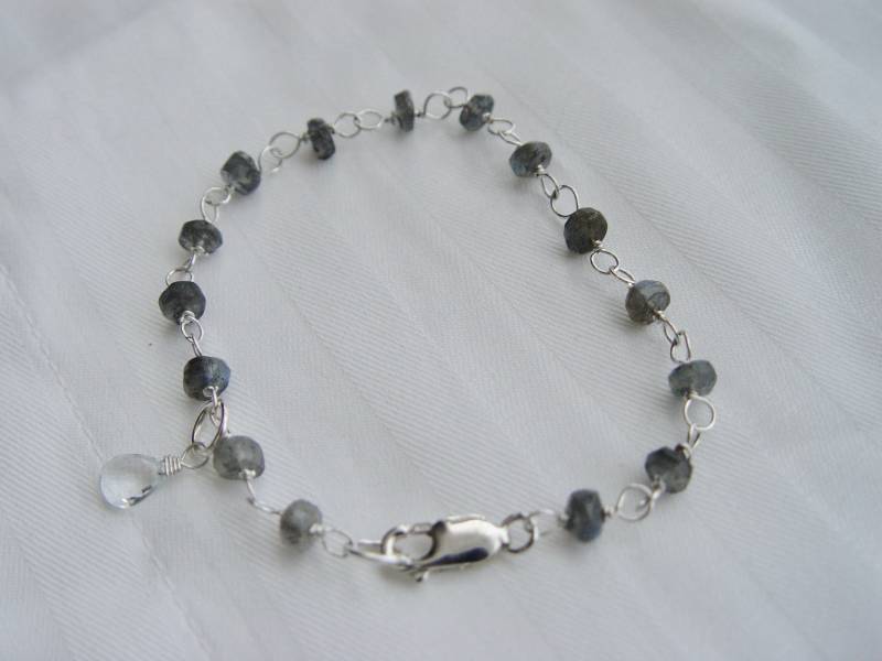 sterling Silber Labradorit Zierliches Armband Karabinerverschluss Draht Gewickelt sterling Silber Labradorit Zierliches Armband Karabinerverschluss Draht Gewickelt von Brilliantikk