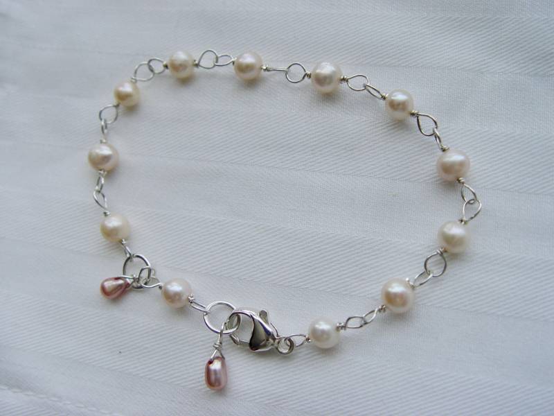 sterling Silber Süßwasser 5-6mm Perlen Zierliches Armband Draht Gewickelt sterling Silber Süßwasser 5-6mm Perlen Zierliches Armband Draht Gewickelt von Brilliantikk