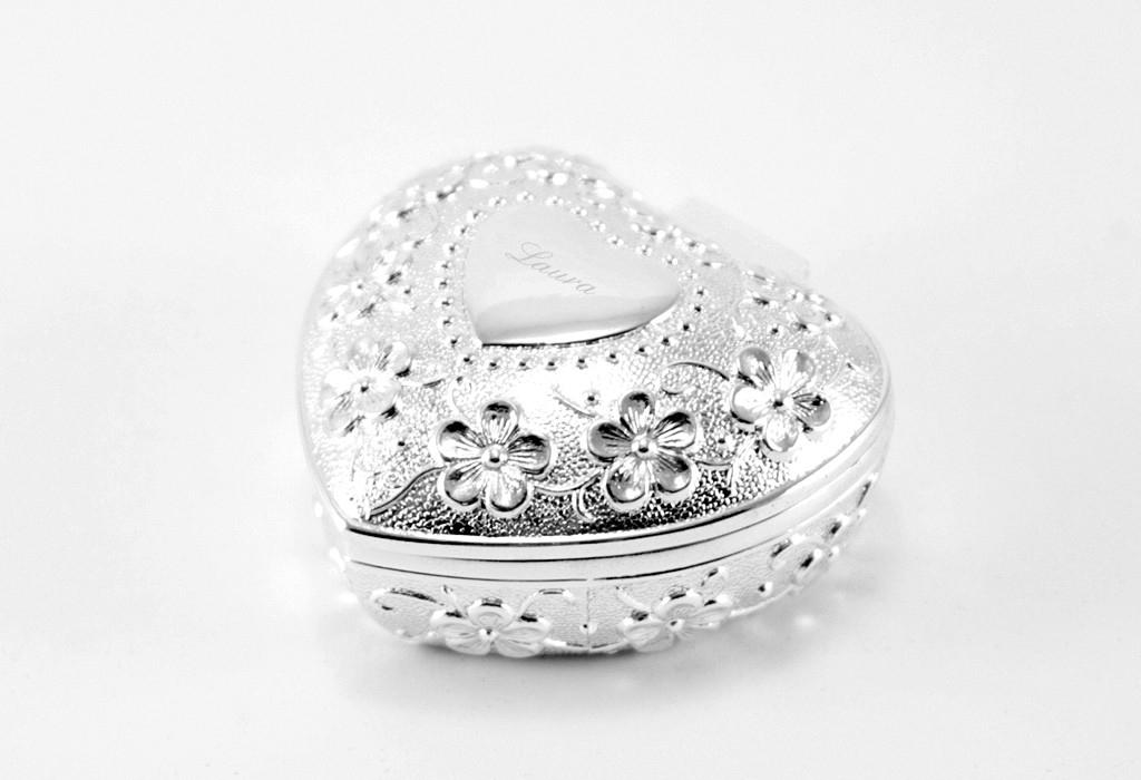 Schmuckschatulle Herz Mit Blumenmuster Blumen Blüten Motiv Schmucketui Etui Silber Versilbert Schmuckdose Schmuckdöschen Döschen Dose Edel von Brillibrum