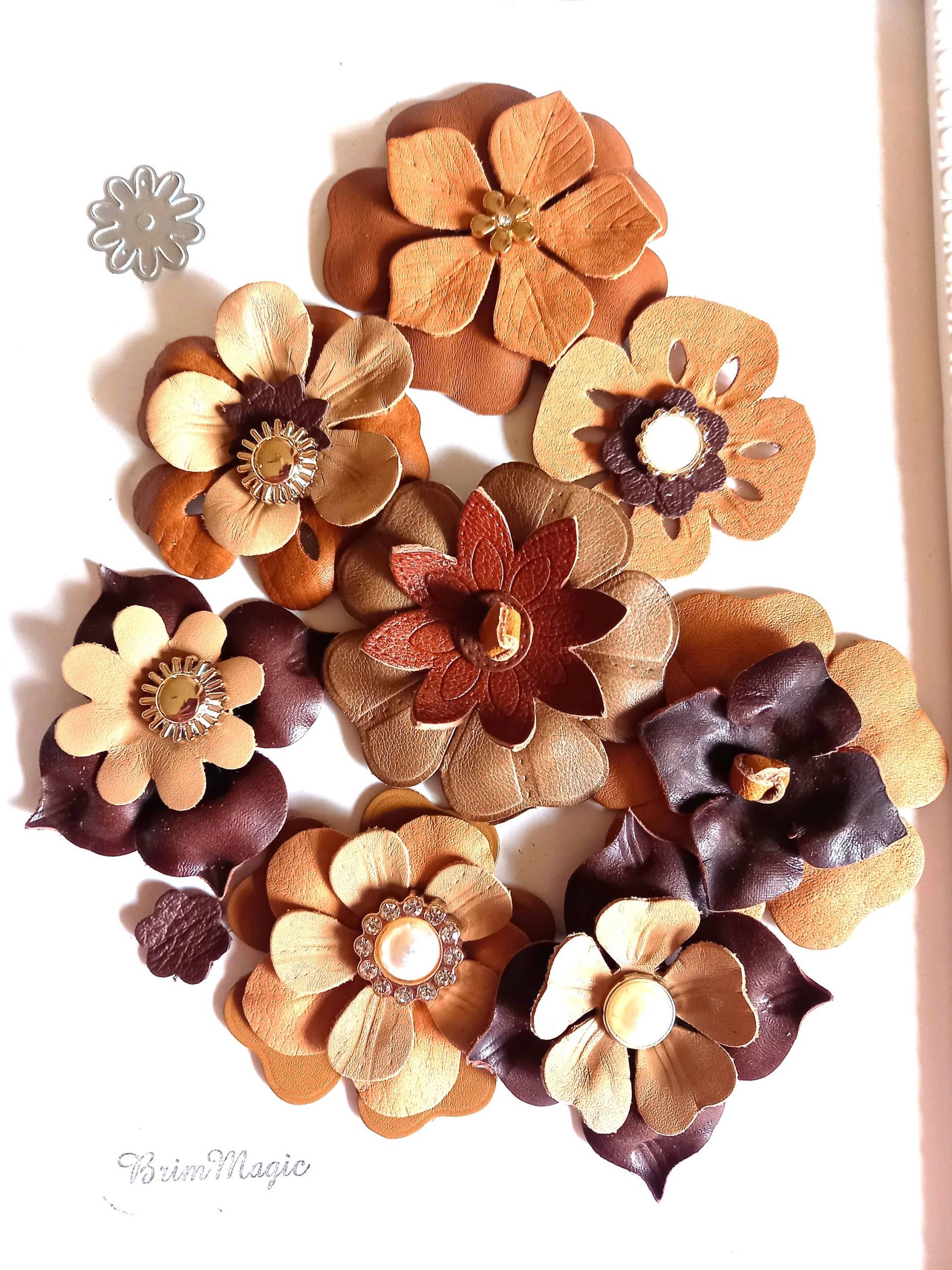 71 Farben Erhältlich, Hübsche Lederblumen in Herbstlichen Oder Hellen Farben, Handgefertigt 71 Farben Erhältlich, Hübsche Lederblumen in Herbstlichen Oder Hellen Farben, Handgefertigt von BrimMagic