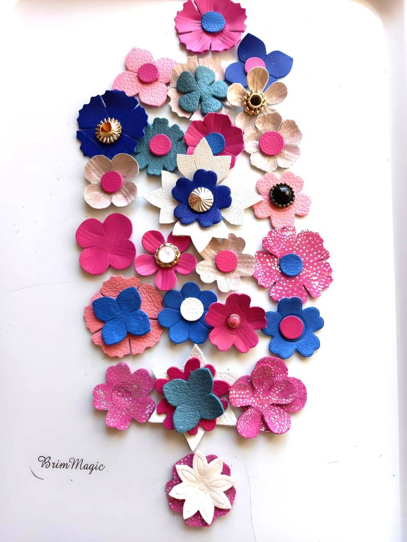 Hübsche Kleine Lederblumen Im Set Von 30 Stück, 15 Oder Einzeln, Handmade von BrimMagic