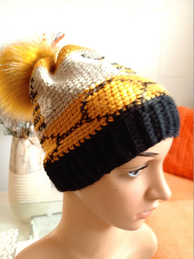 Hübsche Mütze Mädchen, Mit Gestickten Bienen, 3 Farbvariationen, Schöner Bommel, Handmade von BrimMagic