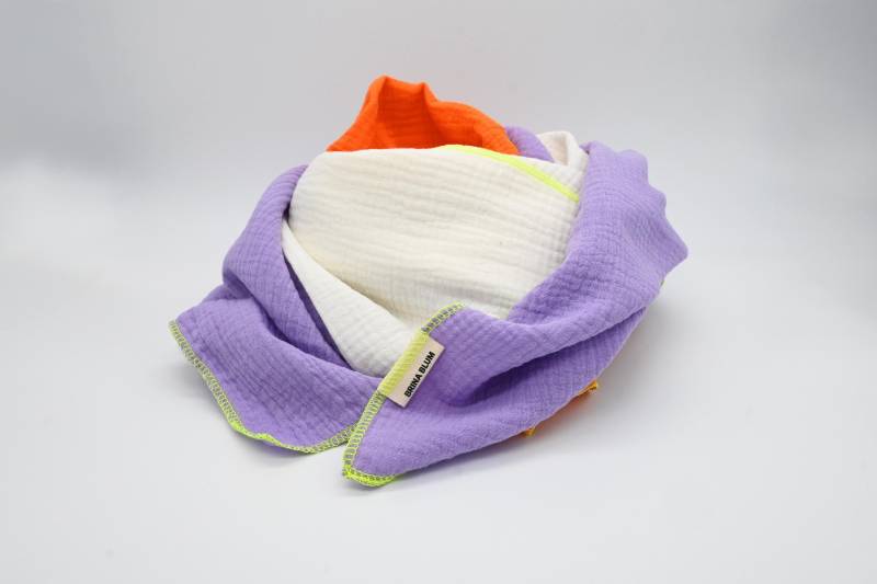 Musselinschal Scarf | Lila-Weiß-Neon Orange |Musselintuch Colorblocktuch Babydecke Kuscheltuch Geschenk Für Frauen Schal von BrinaBlum