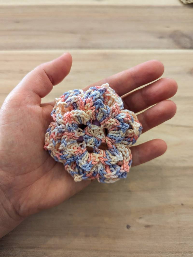Frühlingsblume Mit Haargummi von BrinasHaekeldesign