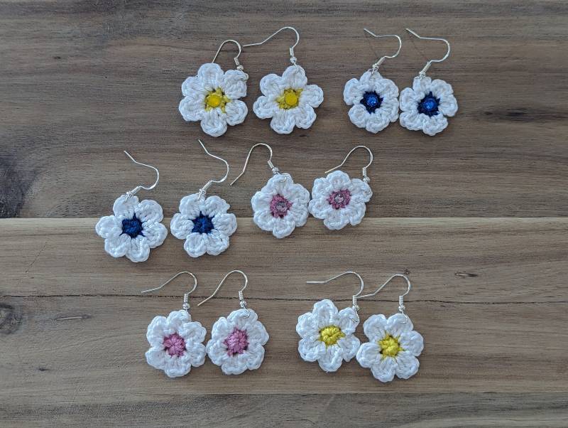 Ohrringe Mit Gehäkelter Blume - Swarovski von BrinasHaekeldesign