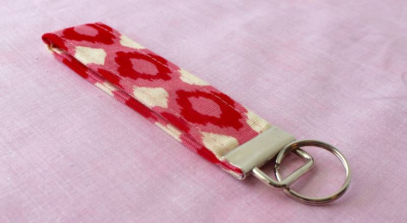 Rosa Und Rot Gemusterten Schlüsselanhänger Rosa Und Rot Gemusterten Schlüsselanhänger von BrisacStudios