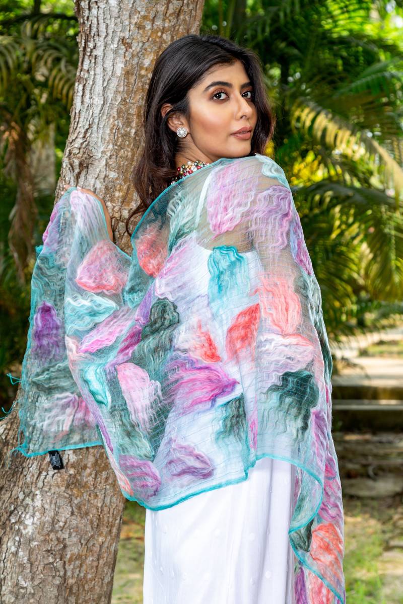 Gefilzte Wolle Acryl Stola, Seide Und Acrylwolle Schal Mit Blumenmuster, Winter Wickeln Für Frauen, Weihnachtsgeschenk Sie, Frauen Halstuch von BrisasHandArtTextile