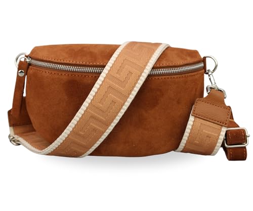 BRISE Damen Bauchtasche SAHEL Handgemachte Umhängetasche Crossbody Bag Gürteltasche Echtes Wildleder mit Ledergurt + Breiten Gemusterten Riemen Stylische Made in Italy Hüfttasche (Cognac Braun 3) von Brise Art