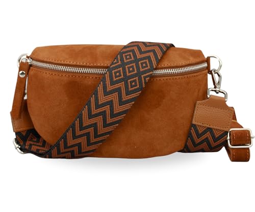 BRISE Damen Bauchtasche SAHEL Handgemachte Umhängetasche Crossbody Bag Gürteltasche Echtes Wildleder mit Ledergurt + Breiten Gemusterten Riemen Stylische Made in Italy Hüfttasche (Cognac Braun 4) von Brise Art