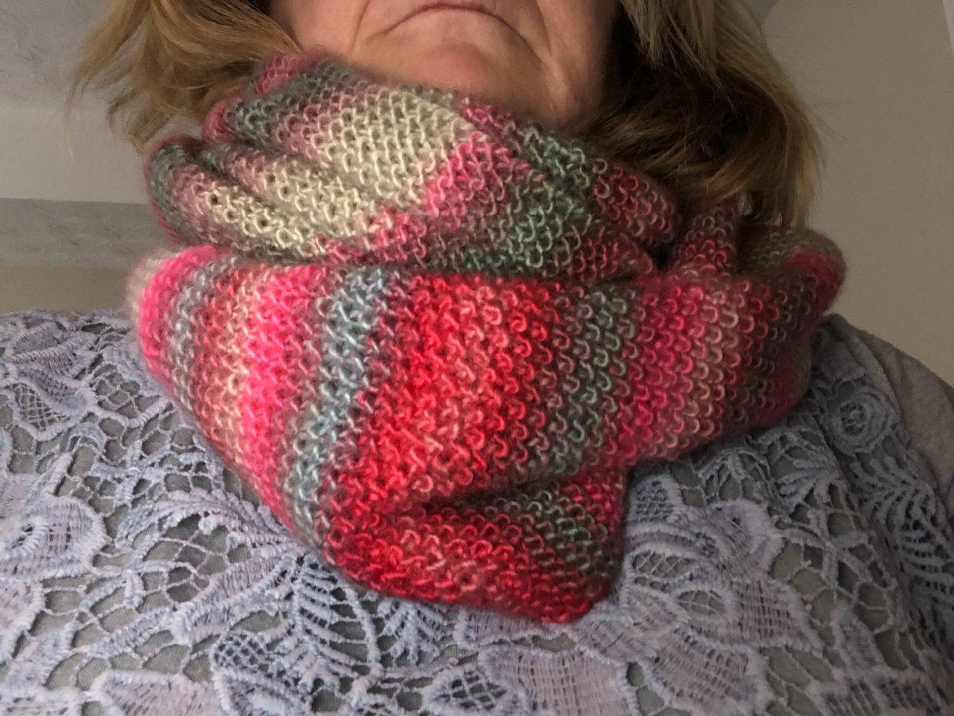 Handgestrickte Schal Von Britknitwits - Rosa Und Grau Kostenloser Versand Handgestrickte Schal Von Britknitwits - Rosa Und Grau Kostenloser Versand von BritKnitWits2