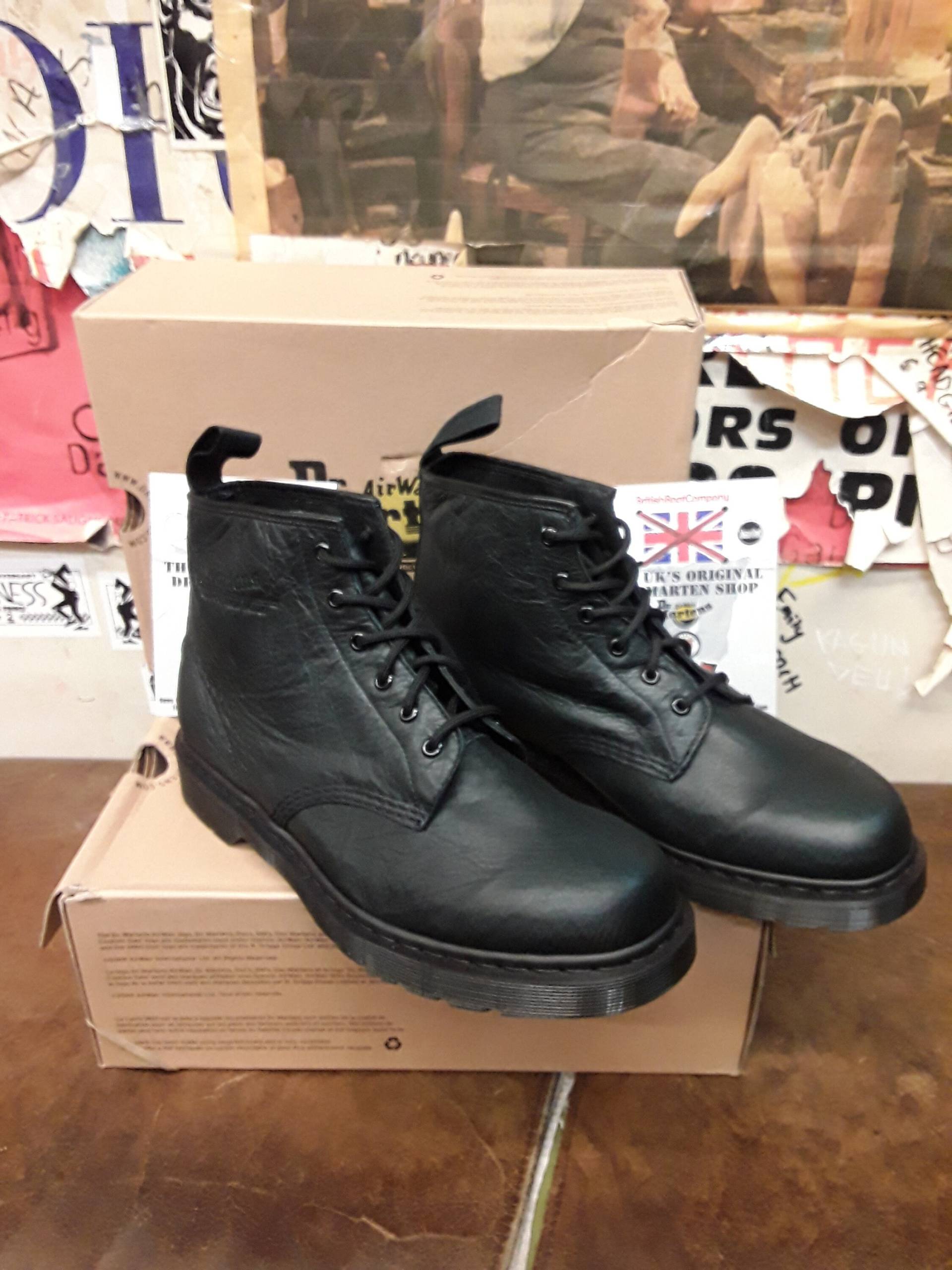 Dr Martens 101 Schwarz Stropicud Leder 6 Loch Verschiedene Größen von BritishBootVintage