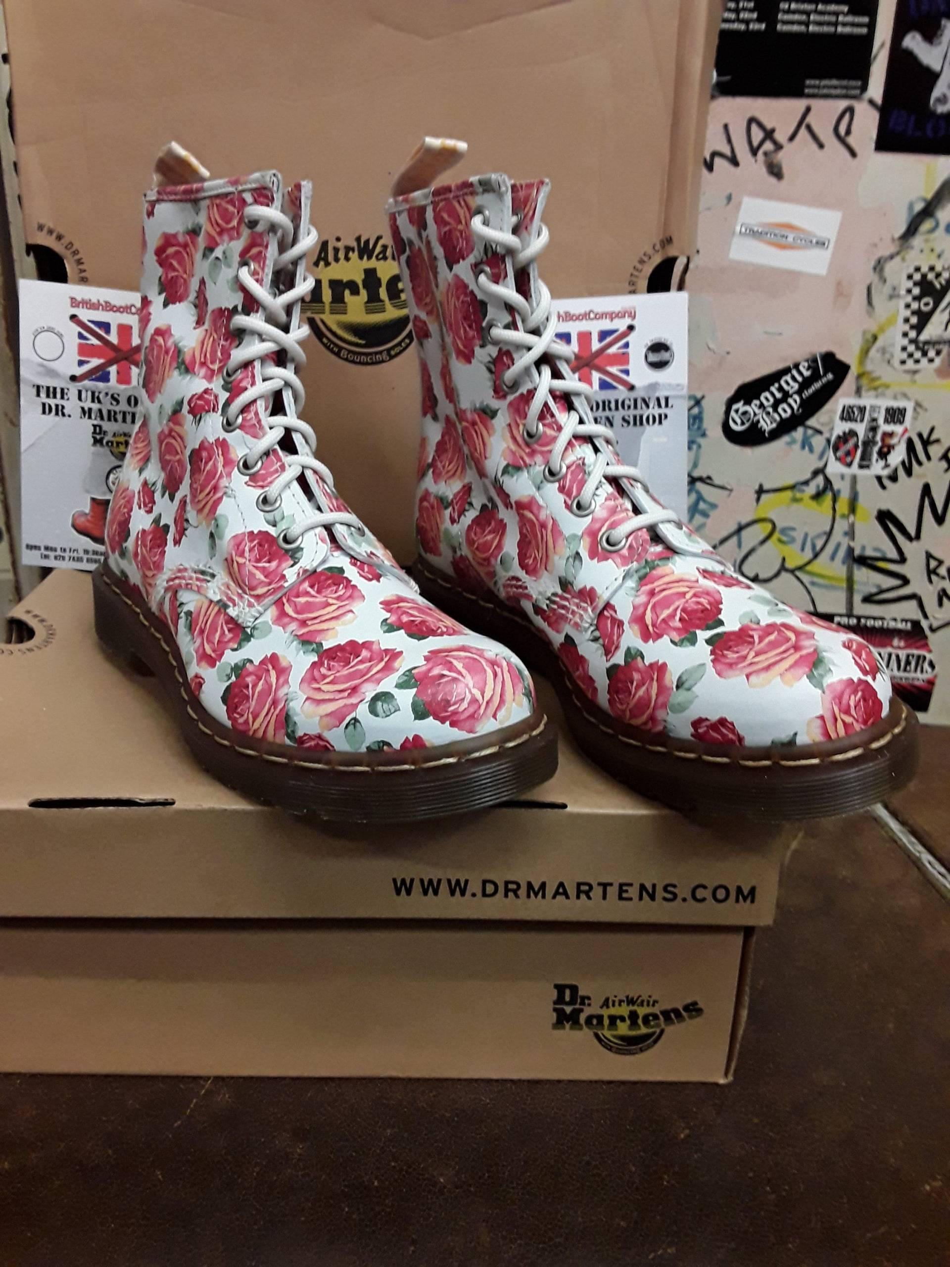 Dr Martens 1460 Rose Valentine Gr. 7 von BritishBootVintage