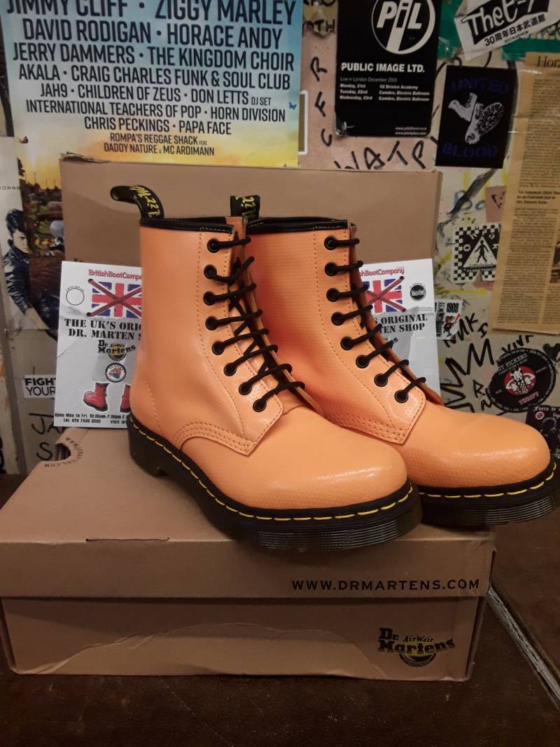 Dr Martens 1460 Saffron Dot Größen 5 Und 6 von BritishBootVintage