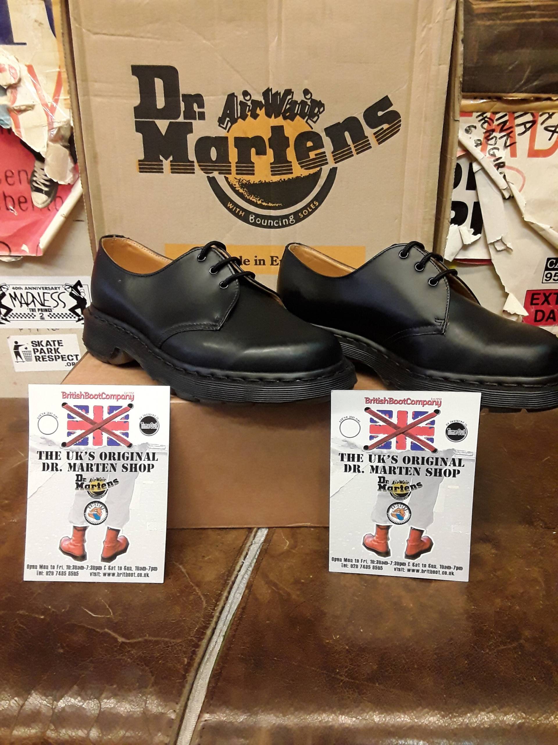 Dr Martens 1461 Made in England Black Neo Sole Gr. 6 von BritishBootVintage