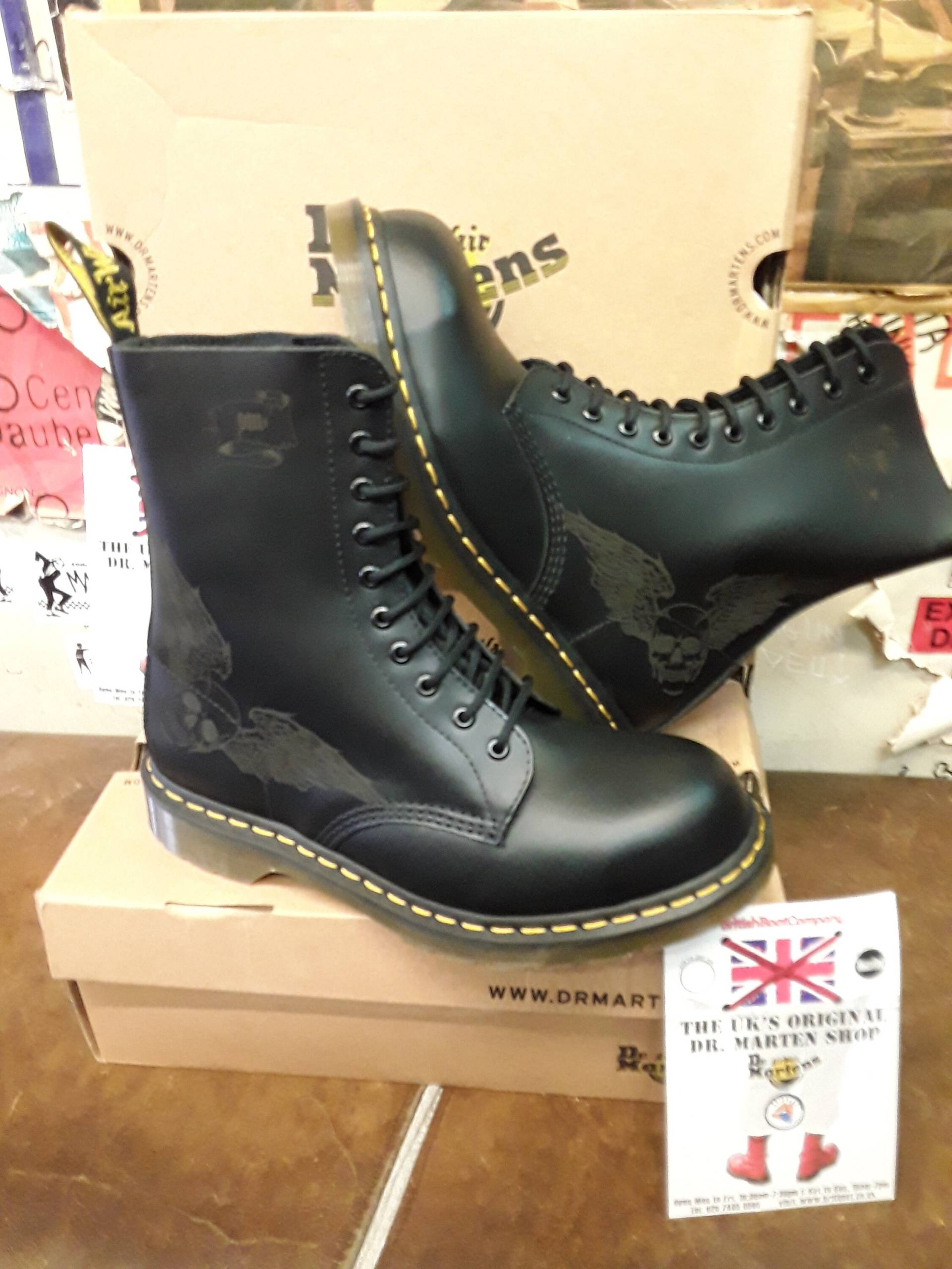 Dr Martens 1C96 Schwarz 10 Loch Stahl Laser Cut Verschiedene Größen von BritishBootVintage